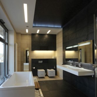 Όμορφο μπάνιο υψηλής τεχνολογίας