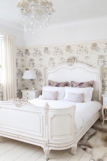 Λευκά έπιπλα υπνοδωματίου σε στυλ Προετίας