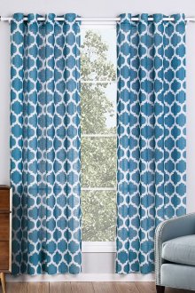 Μπλε κουρτίνες στο υπνοδωμάτιο