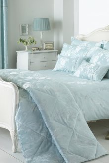 Μπλε και άσπρο εσωτερικό υπνοδωμάτιο