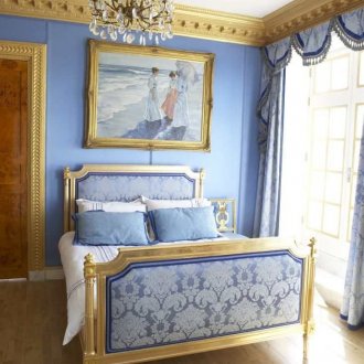 Χρυσή κρεβατοκάμαρα