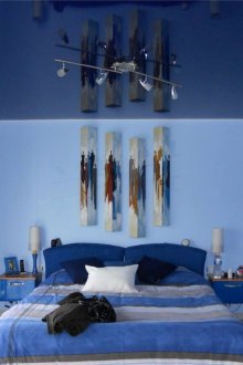 Μπλε και μπλε τοίχους στο υπνοδωμάτιο