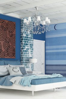 Στερεοί μπλε τοίχοι στο υπνοδωμάτιο