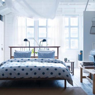 Μπλε πινελιές στο υπνοδωμάτιο-σαλόνι