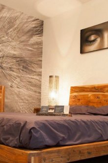 Ασπρόμαυρη τοιχογραφία με πικραλίδα στην κρεβατοκάμαρα