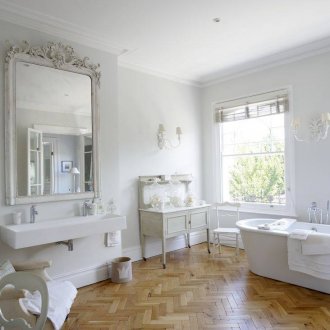 Λευκά άθλια chic λουτρά για το μπάνιο