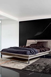 Μπεζ, καφέ και άσπρο σε ένα μοντέρνο μινιμαλιστικό υπνοδωμάτιο.