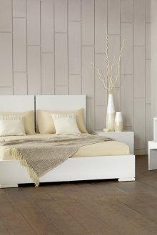 Μικρό στυλ κρεβάτι, νυχτερινά κέντρα και τραπέζι από γυαλιστερό μοριοσανίδες