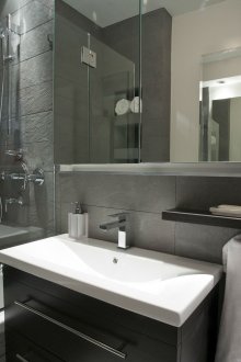 Πλακάκια έπιπλα στο μπάνιο