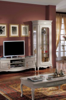 Μπεζ κλασικά έπιπλα στο σαλόνι