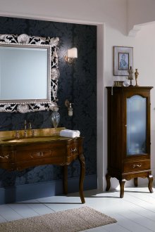 Ξύλινα έπιπλα σε ένα κλασικό μπάνιο