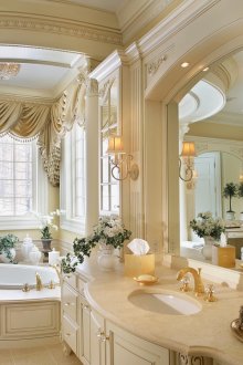 Μπεζ και λευκό κλασικό στυλ μπάνιου