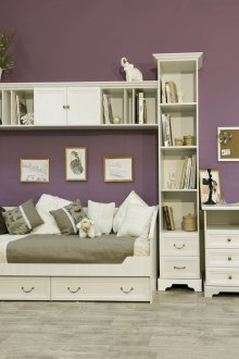 Λευκά έπιπλα σε ένα κλασικό νηπιαγωγείο