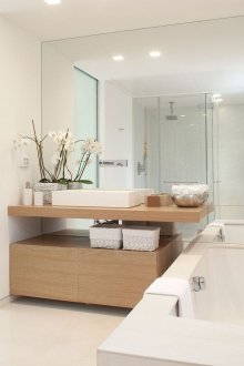 Μπεζ επιφάνεια από ξύλο από ξύλο στο μπάνιο