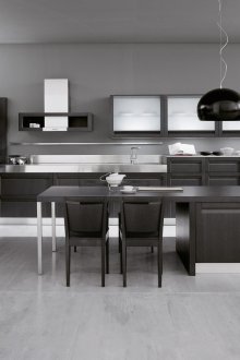 Ο συνδυασμός των λευκών, μαύρων και γκρίζων χρωμάτων στην κουζίνα