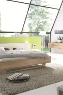 Ντουλάπα και κρεβάτι οξυάς στο υπνοδωμάτιο