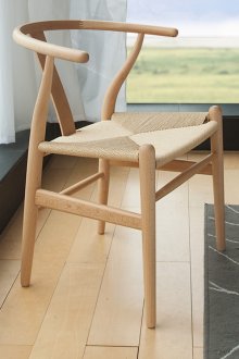 Κομψή καρέκλα οξιάς με ψάθινο κάθισμα