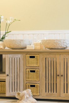 Μεγάλο ντουλάπι στο μπάνιο οξυάς