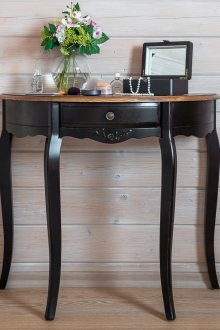 Μαύρο τραπέζι ντυσίματος