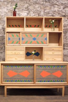 Το πρωτότυπο ντουλάπι φτιαγμένο από τέφρα για το σαλόνι