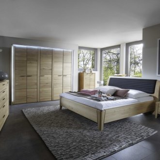 Γκρίζα έπιπλα βελανιδιάς στην κρεβατοκάμαρα