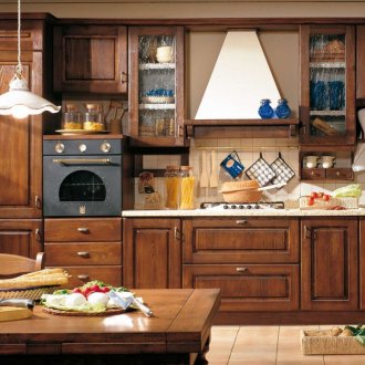 Όμορφη κουζίνα δρυός