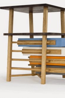 Κομψό σκαμνί με συρτάρια δρυός