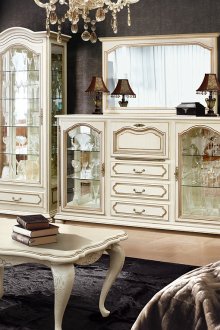 Κλασικά έπιπλα βελανιδιάς