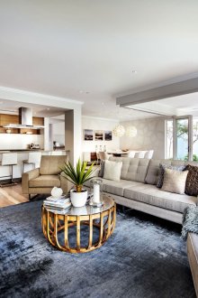 Μπλε κάλυψη υφάσματος στο εσωτερικό του διαμερίσματος