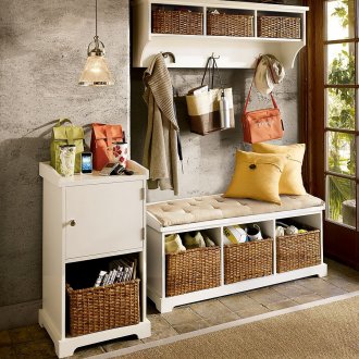 Γυαλί και πολυέλαιος στο διάδρομο