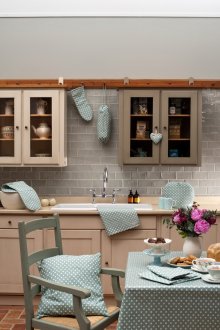 Γυαλιστερά έπιπλα