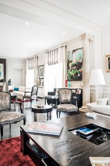 Μαύρο και άσπρο έπιπλα στο σαλόνι με το στυλ art deco