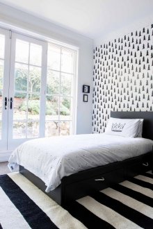 Κίτρινο τόνους σε ένα ασπρόμαυρο παιδικό δωμάτιο