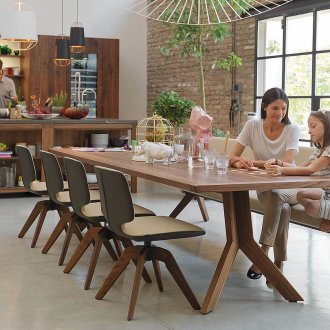 Λευκό και τοίχο από τούβλα στην κουζίνα