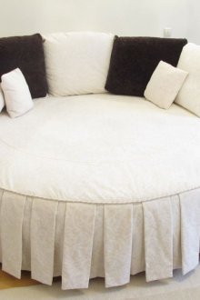 Μαύρο και άσπρο ύφασμα για στρογγυλό κρεβάτι