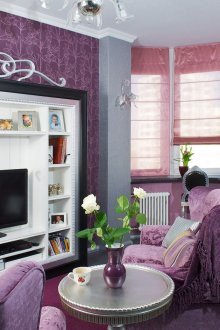 Ροζ ρωμαϊκές κουρτίνες στο σαλόνι