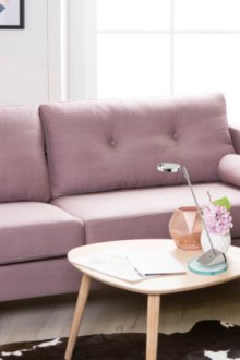 Pastel ροζ καναπέ στο εσωτερικό