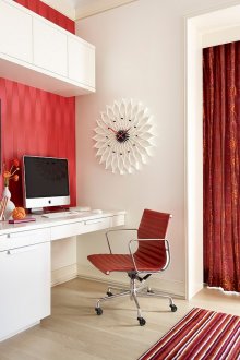 Κόκκινο και λευκό γραφείο