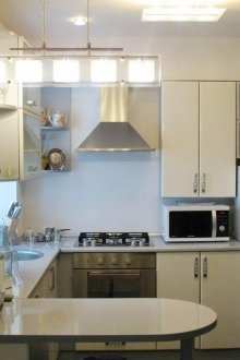 Γκρίζα μικρή κουζίνα