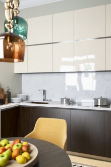 Κομψή μικρή κουζίνα