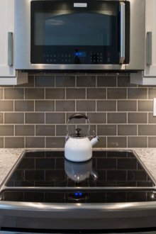 Όμορφη ποδιά στην κουζίνα