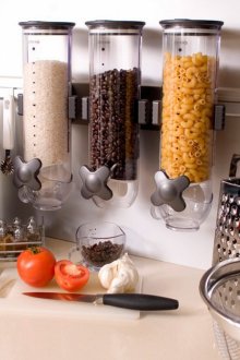 Όμορφη αποθήκη στην κουζίνα