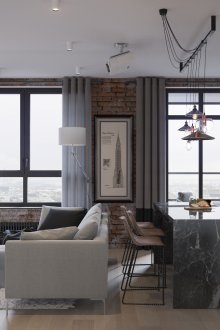 Γκρι, μαύρα και καφέ χρώματα στο εσωτερικό του σαλόνι-κουζίνα