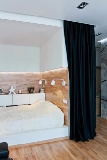 Υπνοδωμάτιο με ψηλή οθόνη βάθρου