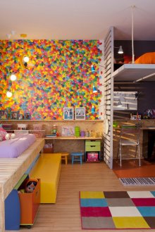 Κρεβάτι στο βάθρο στο εσωτερικό