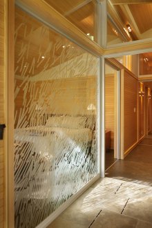 Γυάλινο χώρισμα στην κρεβατοκάμαρα