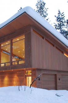 Μικρό σπίτι με σκαρφαλωμένη οροφή