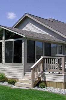 Σπίτι με κεκλιμένη στέγη