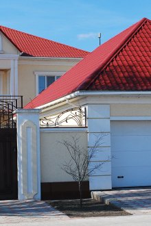 Κόκκινη μεταλλική οροφή