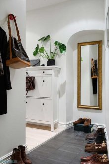 Μαύρο και άσπρο πάτωμα στο διαμέρισμα